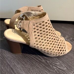 Liz Claiborne Heels – Approx. 2” Heel – Size 7